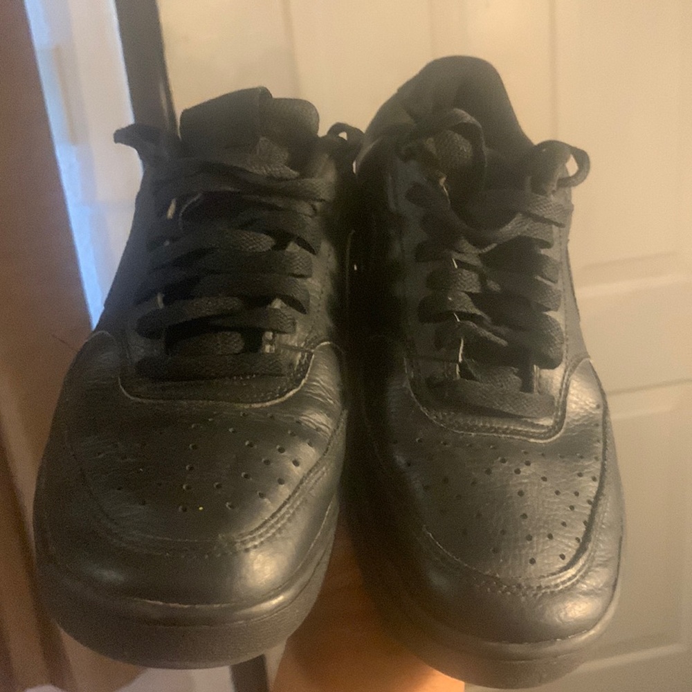 Black and grey Woman’s Nike shoes 8.5